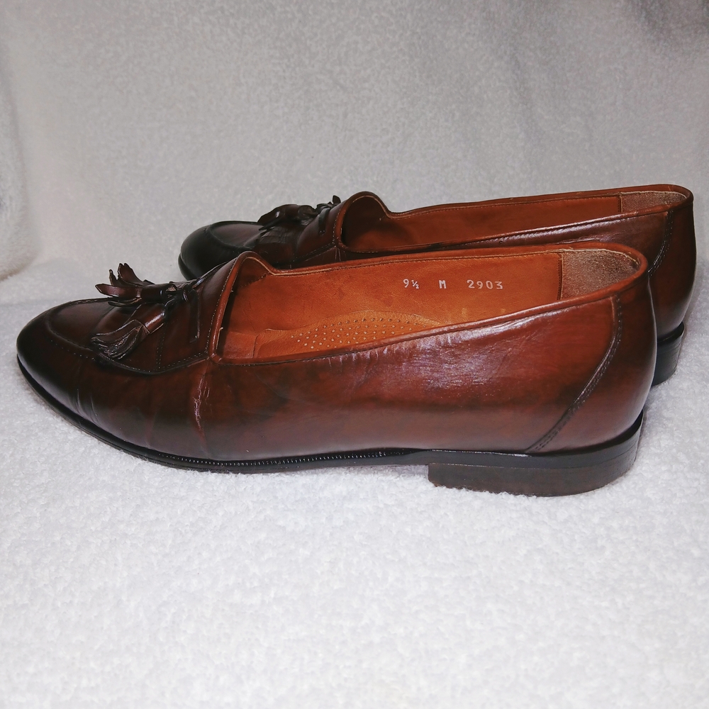 Classic Brown Leather Tassel Loafers for Women - Picture 3 of 6